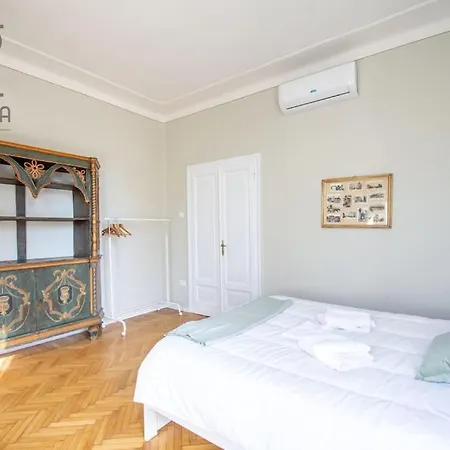 Apartment Vittoria Apartments: Viale Dante