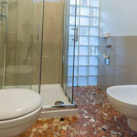 Vittoria Apartments: Viale Dante * Vicenza